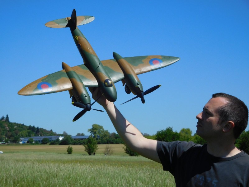 Hrdý majitel nového Vickerse 432.jpg