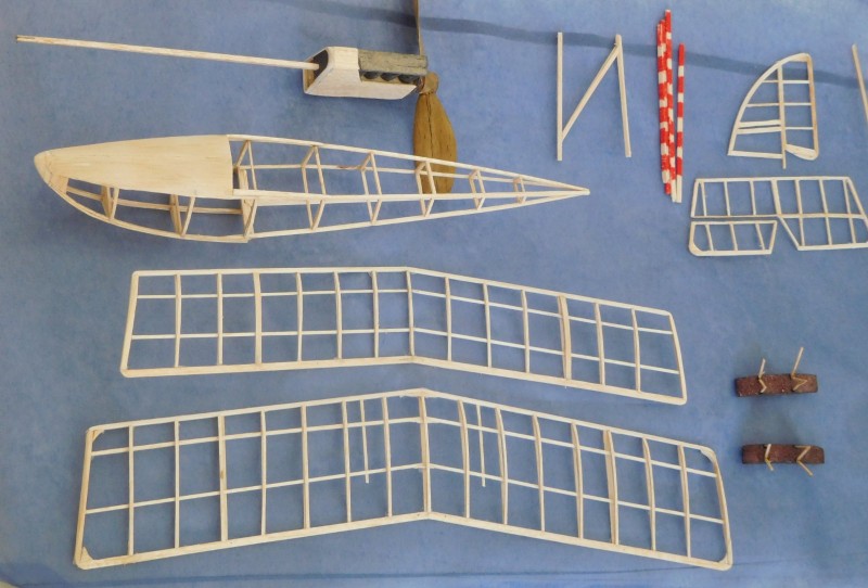 Nový Macchi M.7  díly kostr.JPG