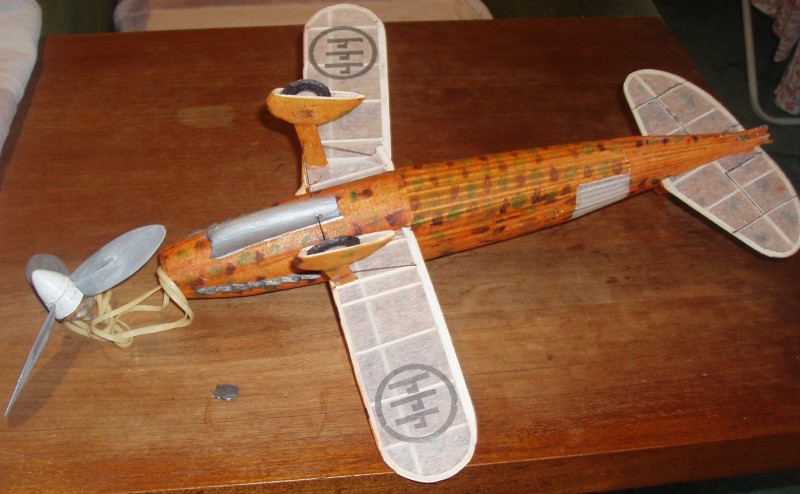 zlomené spodní křídlo.JPG