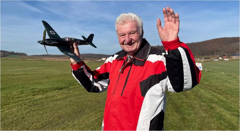 Pozdrav s He-100.jpg