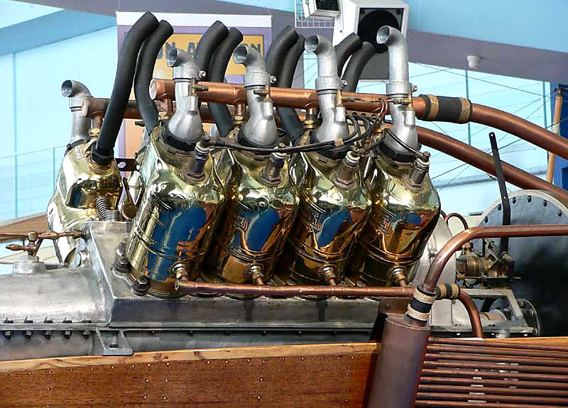 AntoinetteV-8engine.jpg