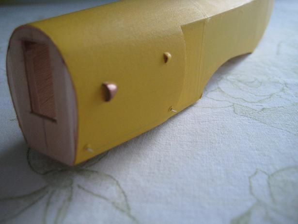 Nabarveno, upinaky pripraveny k zavreni.jpg