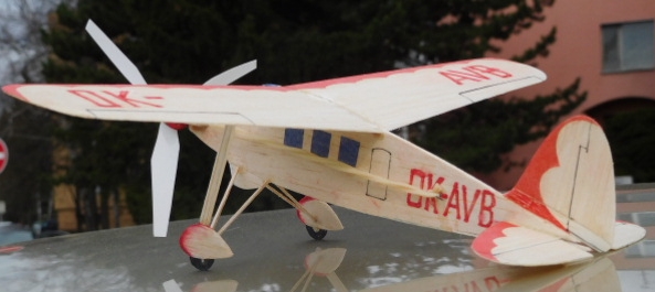 Avia 156 ze zadu.jpg