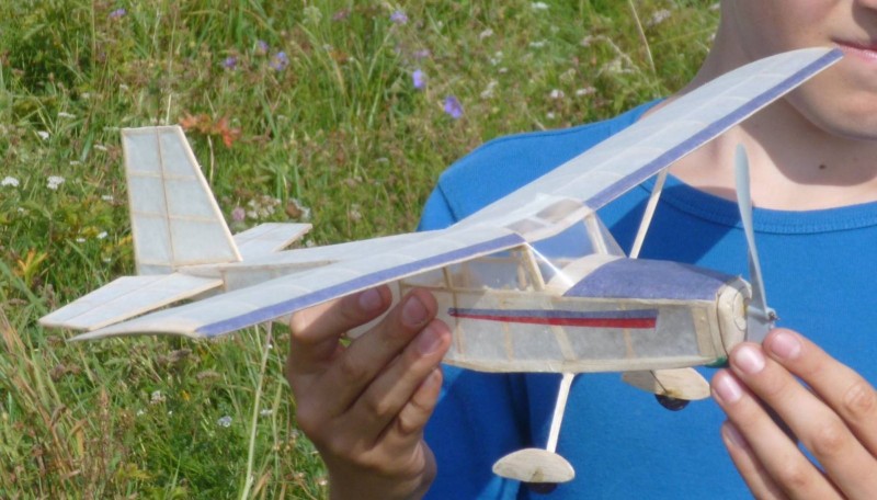 Dvacetinka Frontier létá výborně i žákům.jpg