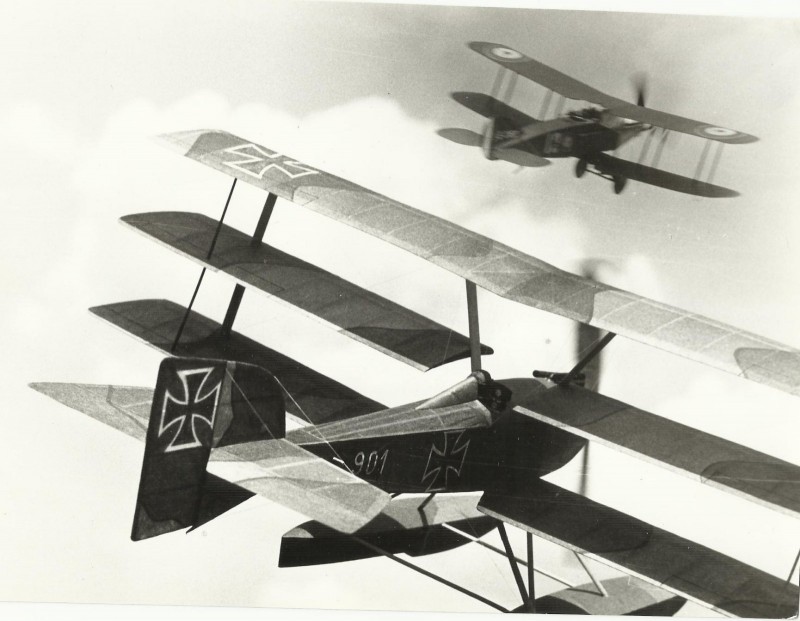 Koutného Sablatnik SF-4 a Bif Tondy Alferyho.jpg