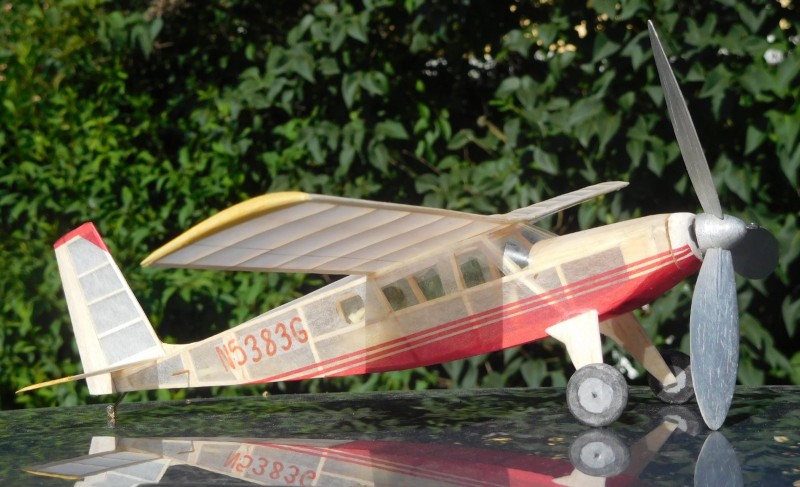 Helio Courierpravý bok.JPG