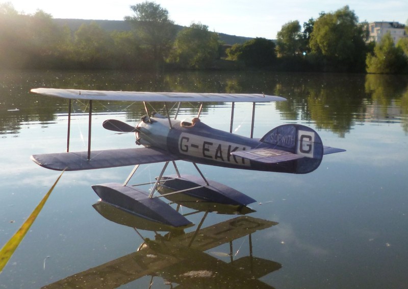 RAINBOW na vodě.jpg