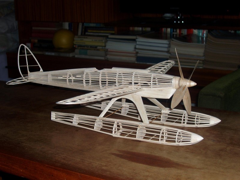 Bernard 220 v kostře z boku.JPG