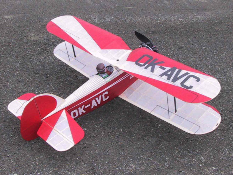 Avia B.422 (stavba: Zdeněk Raška, foto: Felda)