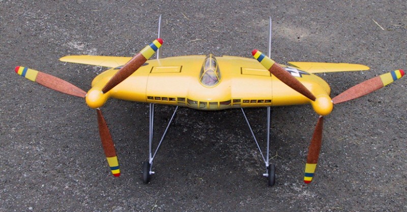 Vought V.173 (stavba: Antonín Alfery, foto: Felda)